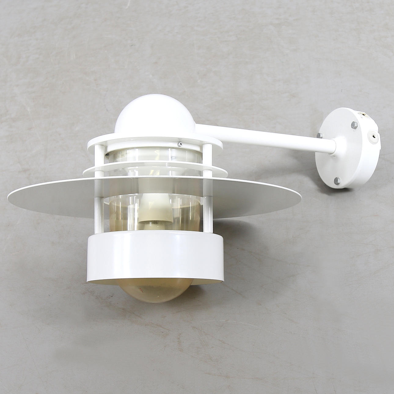 FASADBELYSNING, "Albertslund", Jens Møller-Jensen, Louis Poulsen, Danmark. 1900-talets sista kvartal.