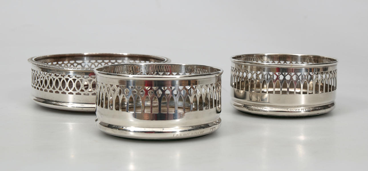 COASTERS, nysilver, 3 stycken, England.