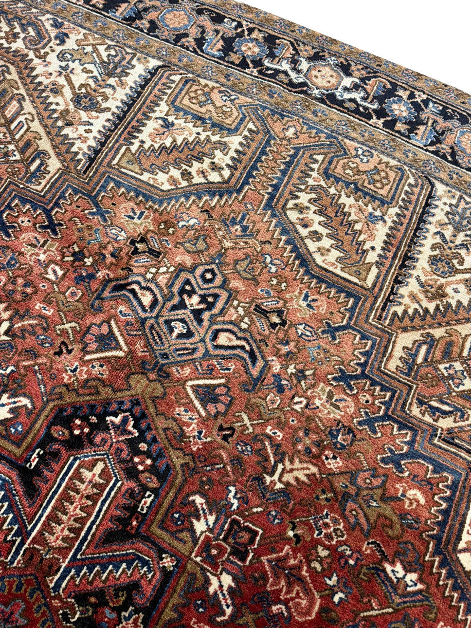 VINTAGE PERSISK HERIZ MATTA. Mattor & Textil - Mattor - Auctionet