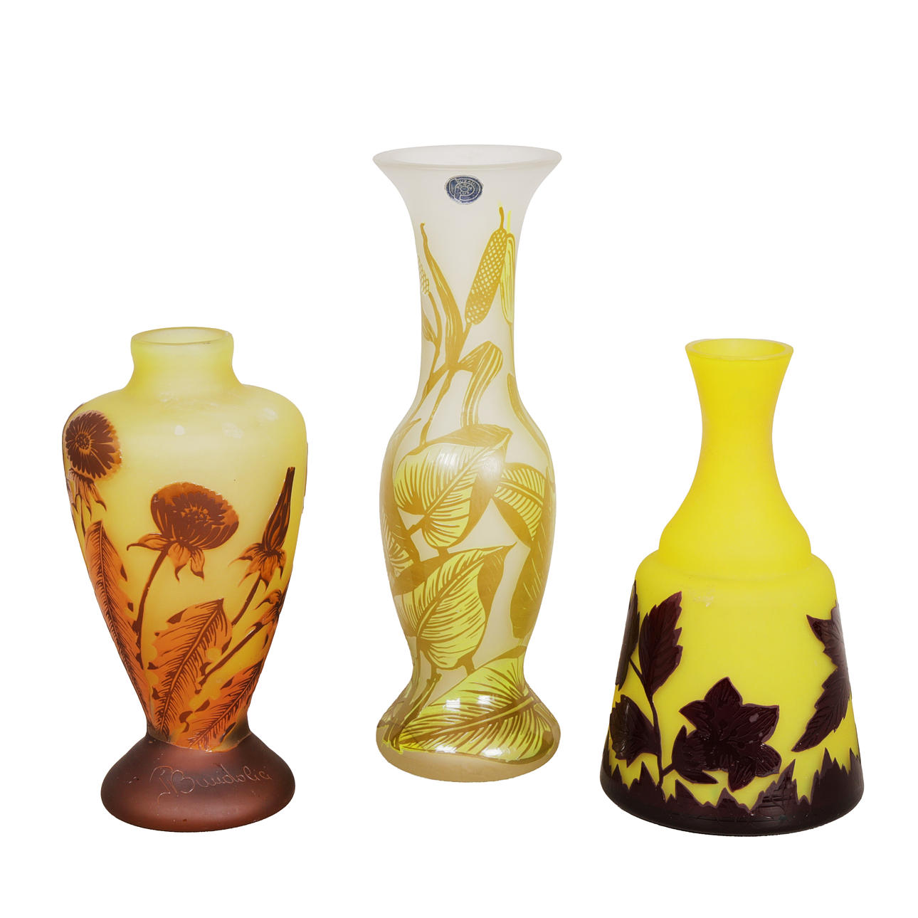 THREE CAMEO VASES (3).