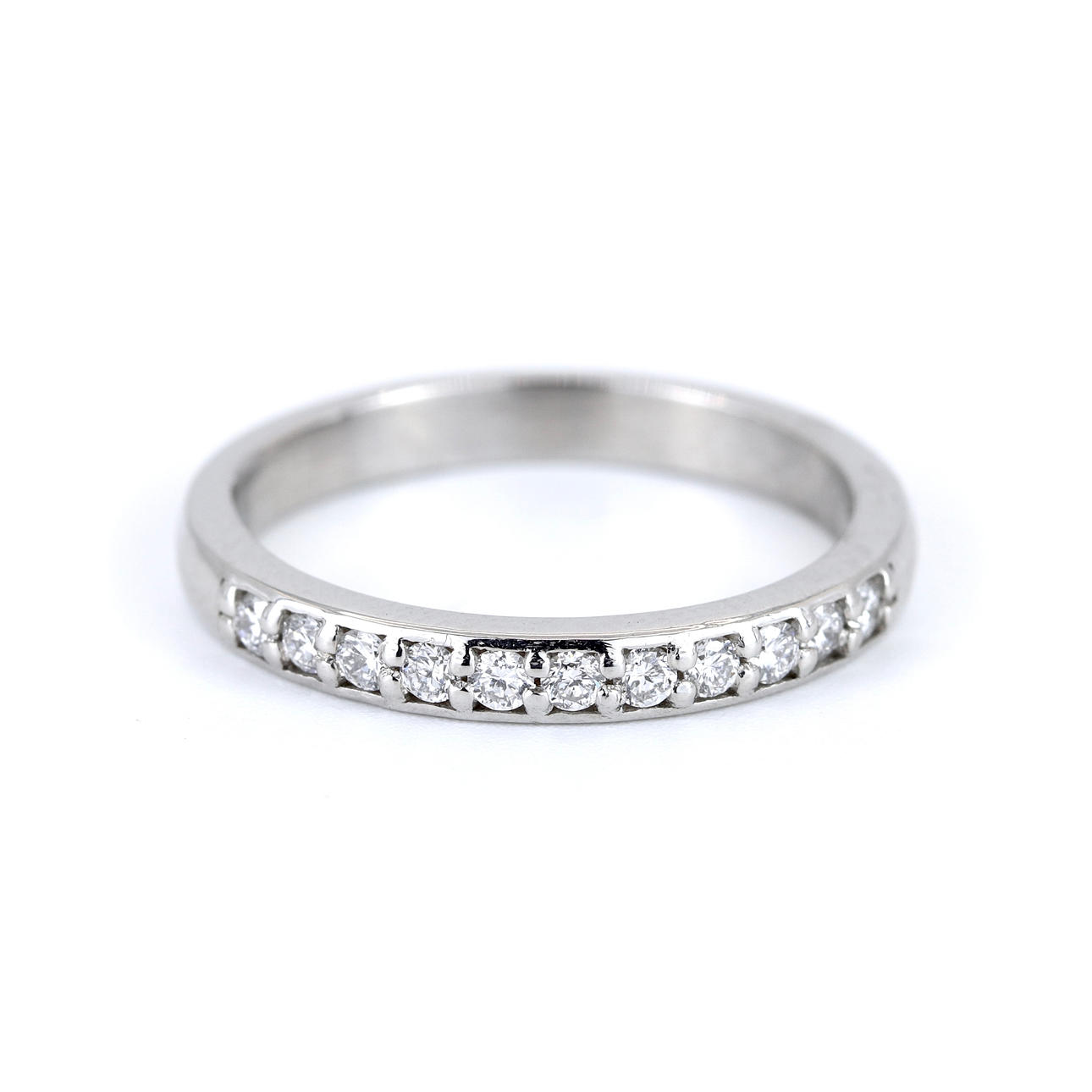 18CT WHITE GOLD DIAMOND SET RING.