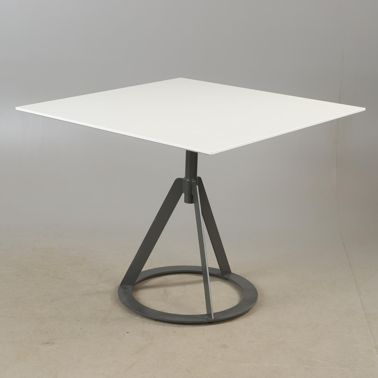 BORD, laminat och metall, 2000-tal.