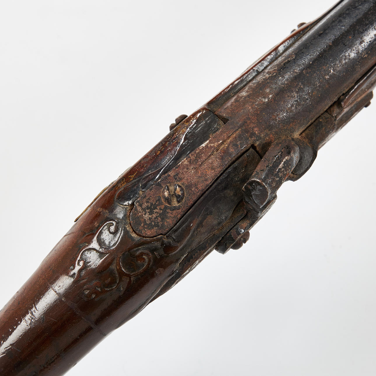 SLAG LOCK RIFLE, 19th century, mahogany log, cut decoration. Weapons ...