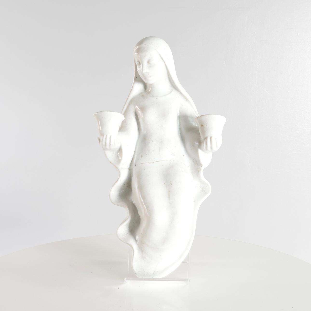 MICHAEL ANDERSEN. ”Madonna” vitglaserad keramik. Väggtak. Bornholm, Danmark.