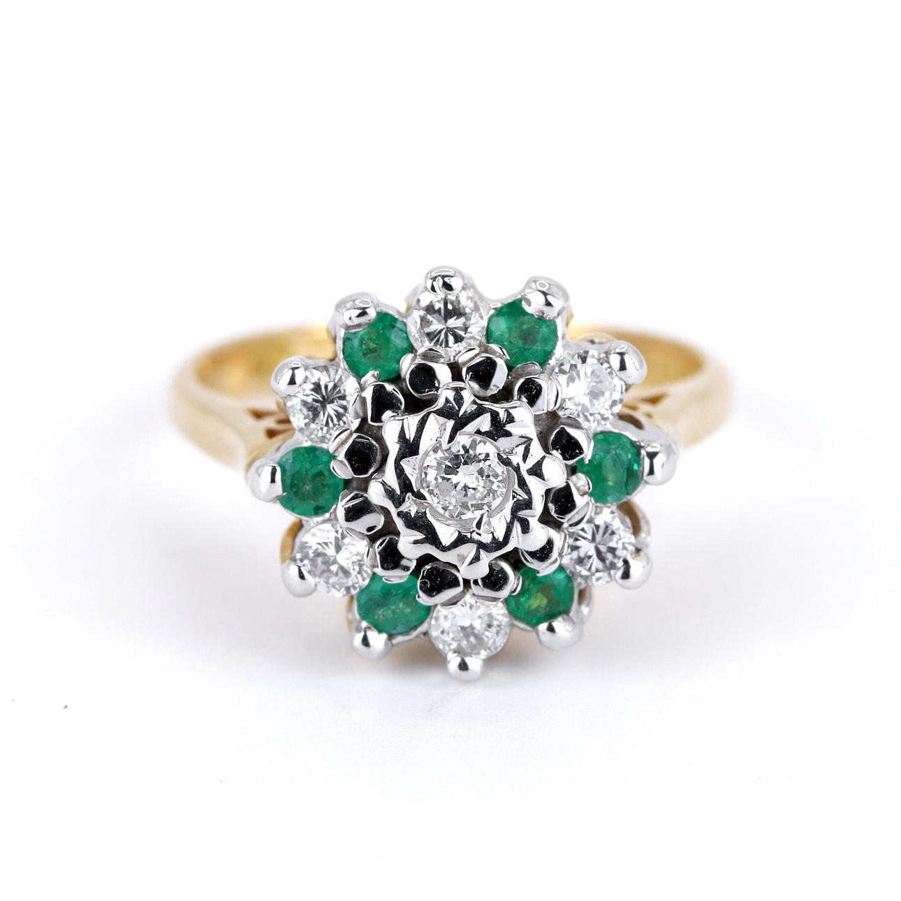 18CT GOLD DIAMOND & EMERALD SET RING.