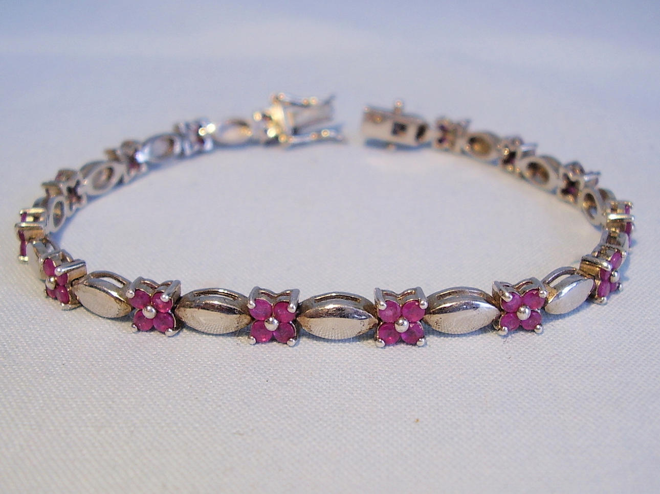 RUBIN ARMBAND SILVER 925.