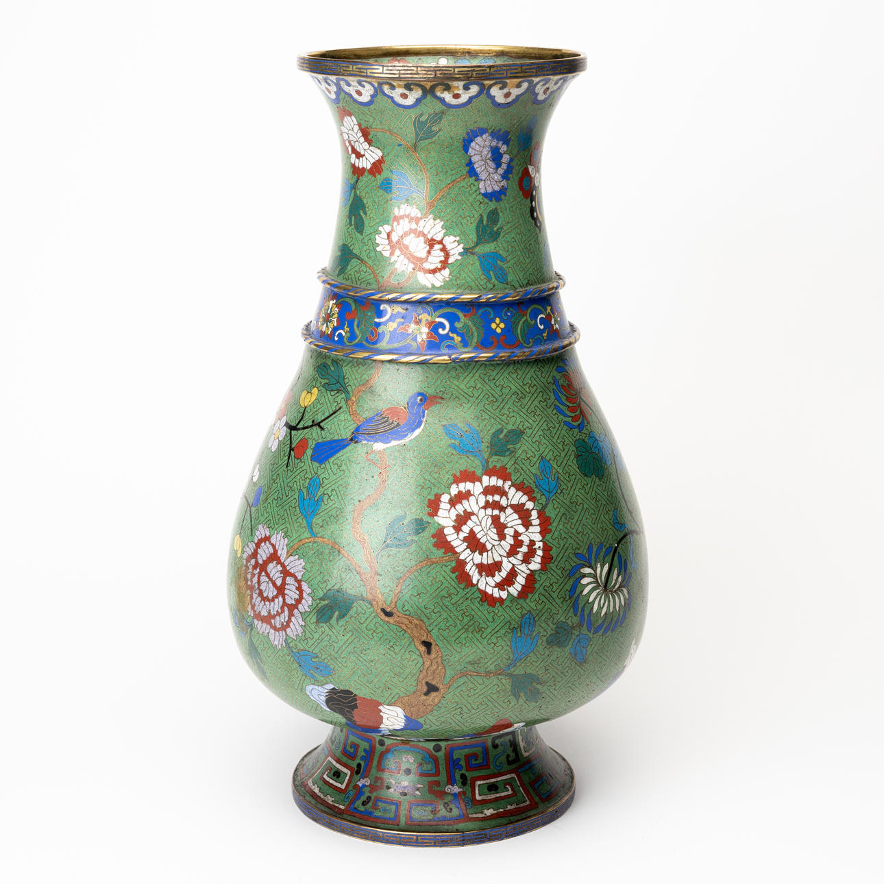 A vase, Cloissone, China, circa 1900.