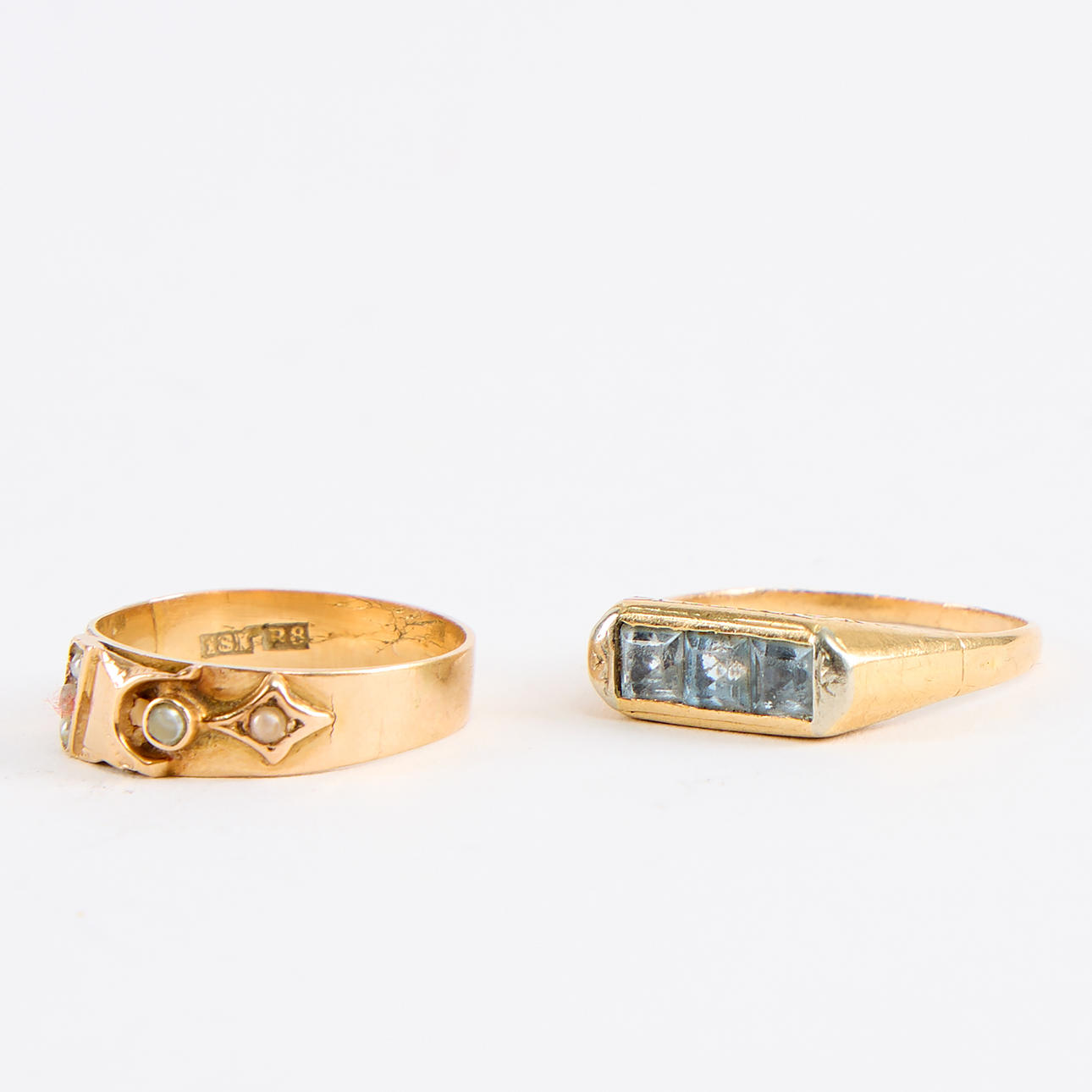 Two gold 18K rings.