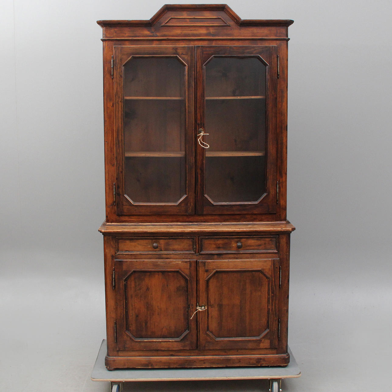 VITRIN/BOKSKÅP, sekelskiftet 1900.