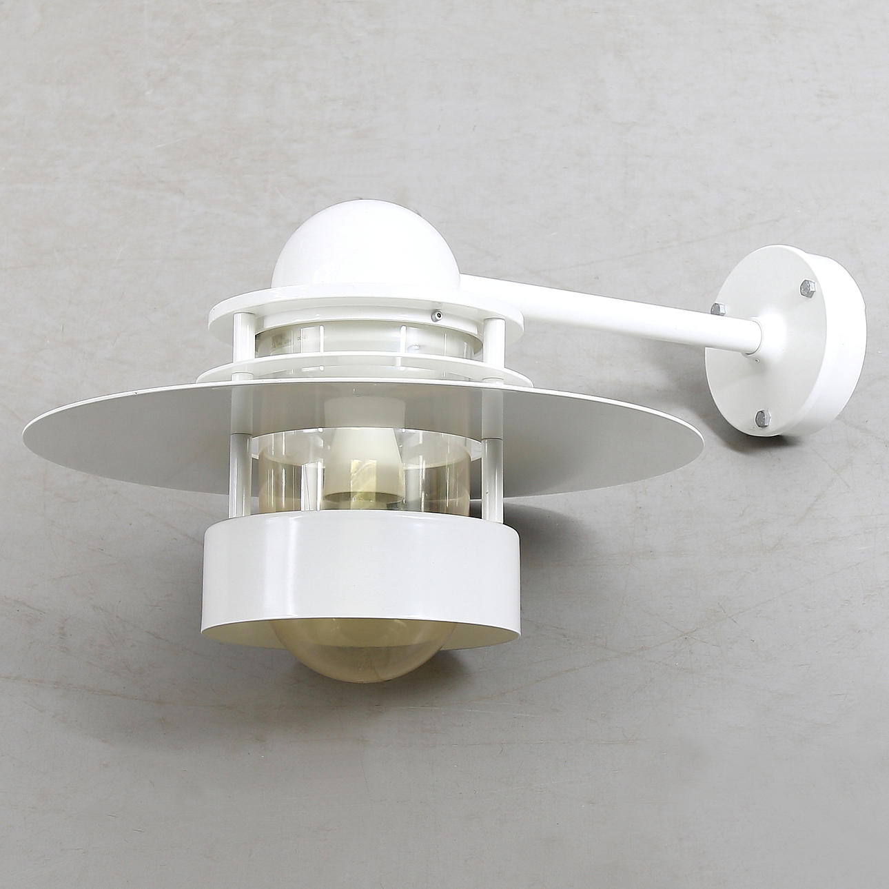 FASADBELYSNING, "Albertslund", Jens Møller-Jensen, Louis Poulsen, Danmark. 1900-talets sista kvartal.