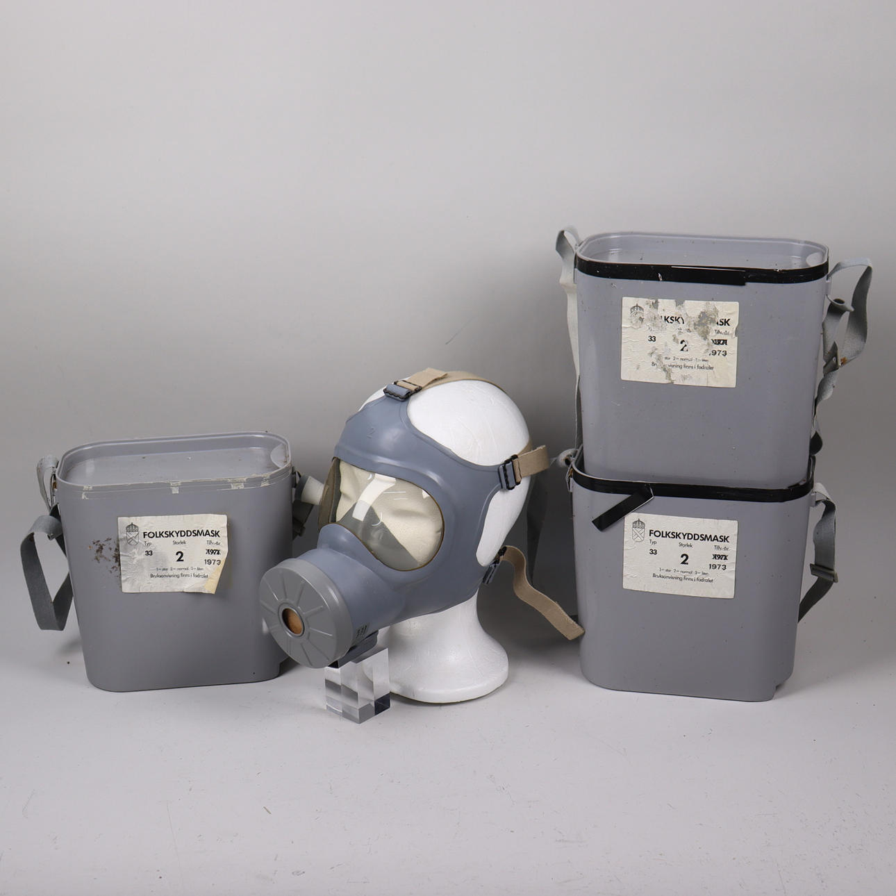GASMASK "Folkskyddsmask", typ 33, storlek 2. 3 st.