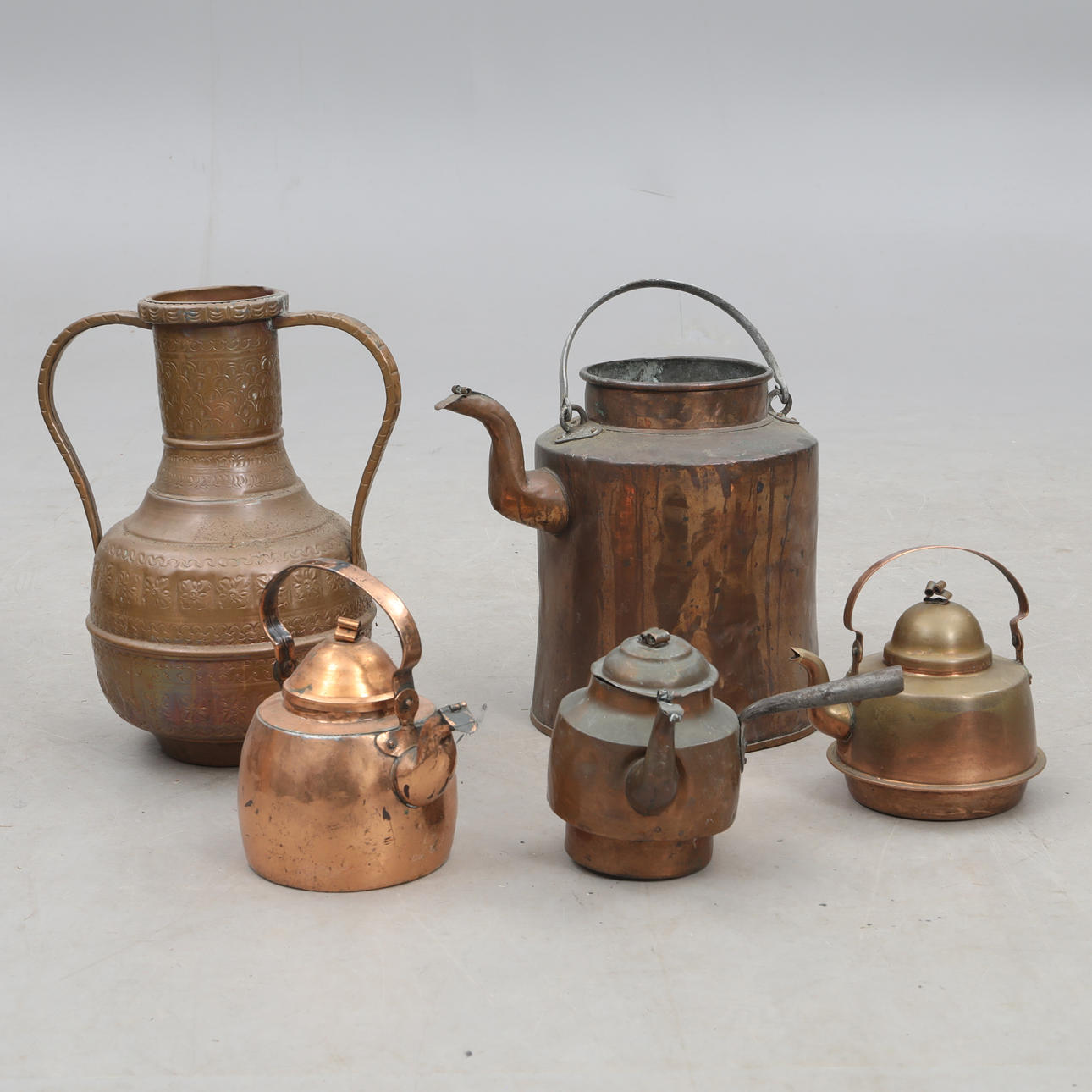 KAFFEKANNOR samt krus, koppar, 5 delar.