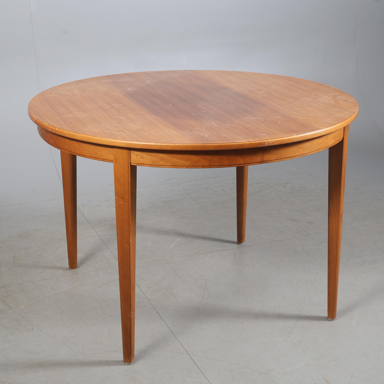 TABLE with oak veneer board.