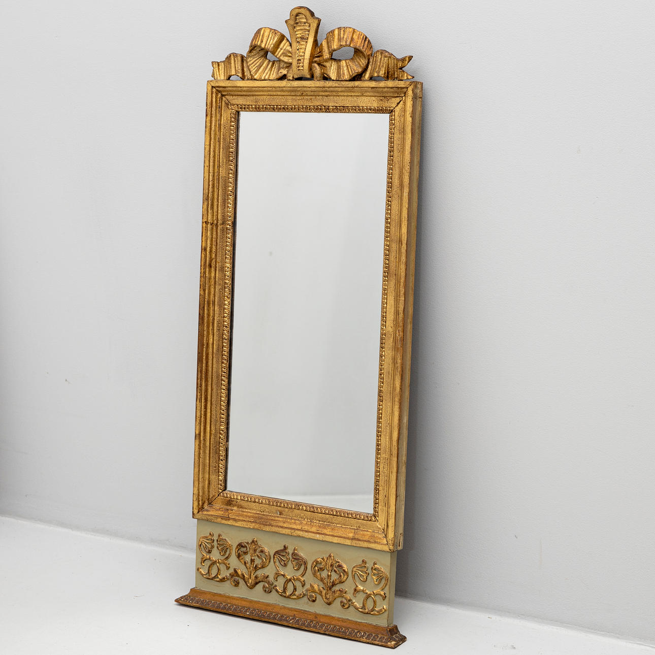 SPEGEL, sengustaviansk, omkring 1800.