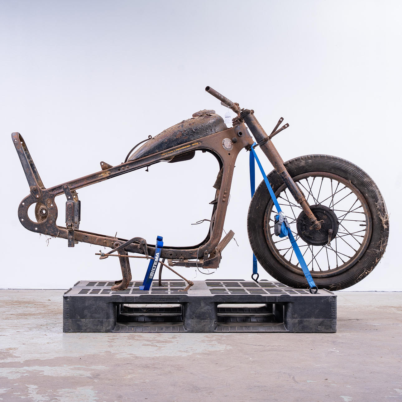 BMW, model R35, frame, fork and wheels and more 1948, Germany. Vehicles ...