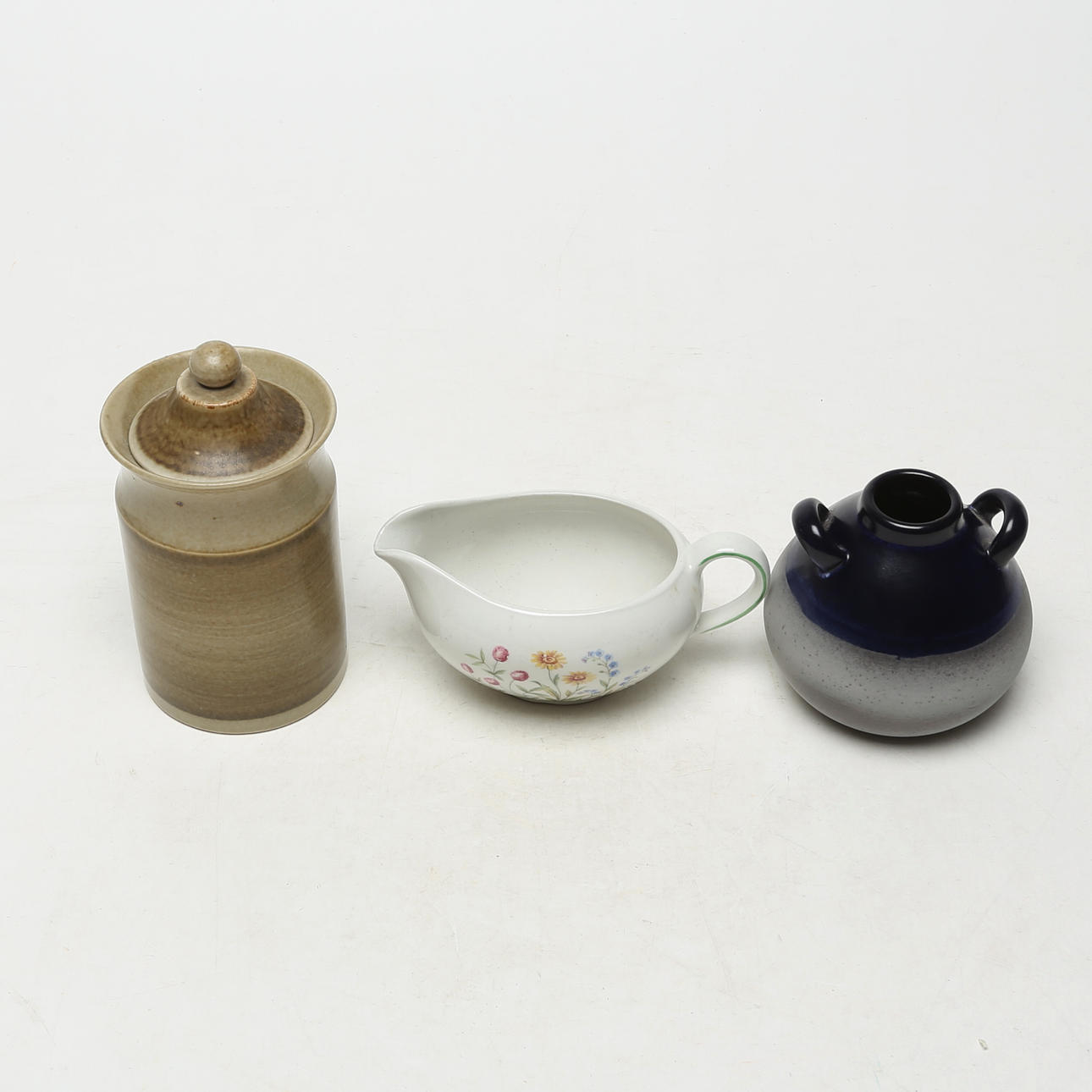 3-piece ceramic objects, Upsala-Ekeby, Rörstrand and Höganäs.