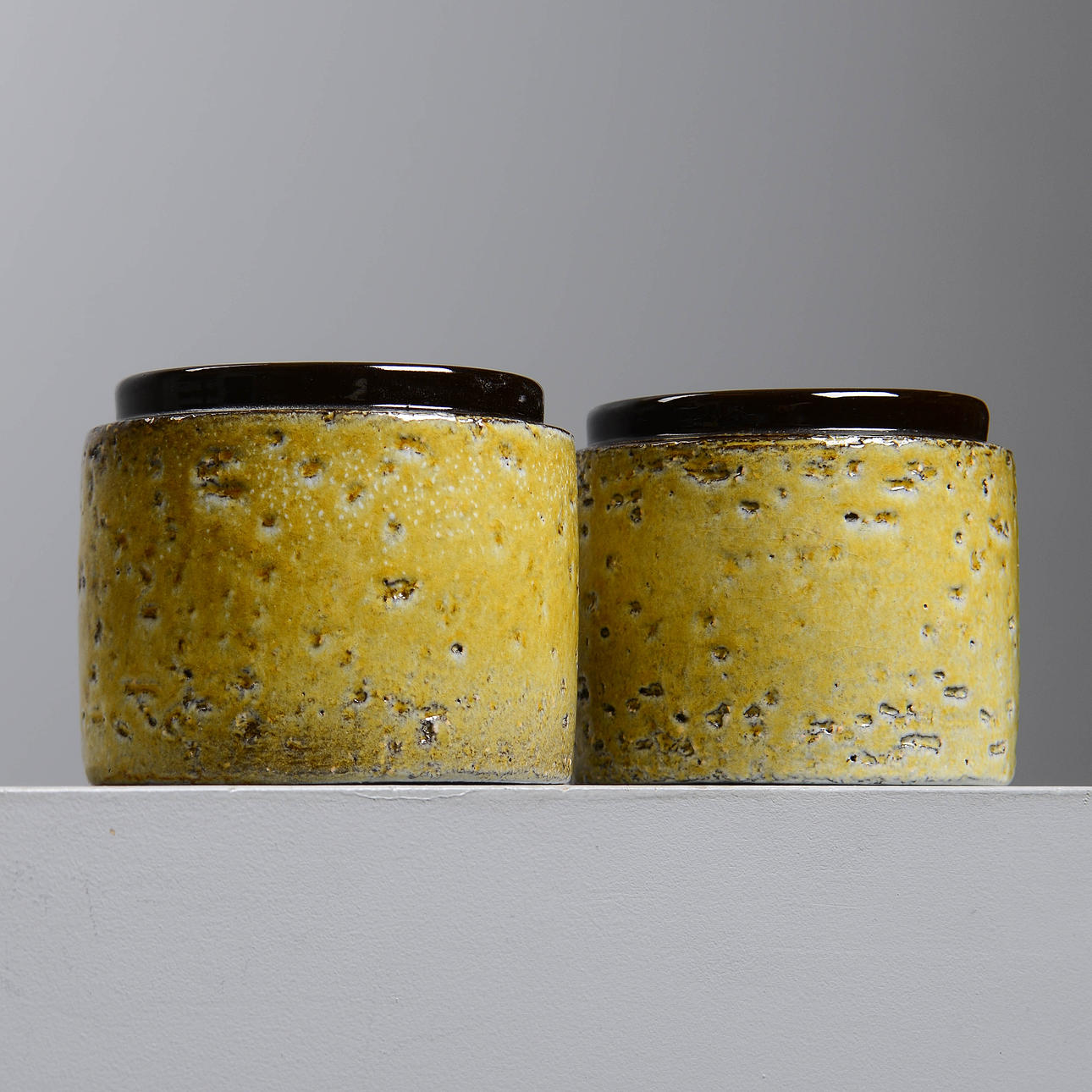 INGRID ATTERBERG. Ytterfoder, ett par, Upsala-Ekeby, 1940-tal.