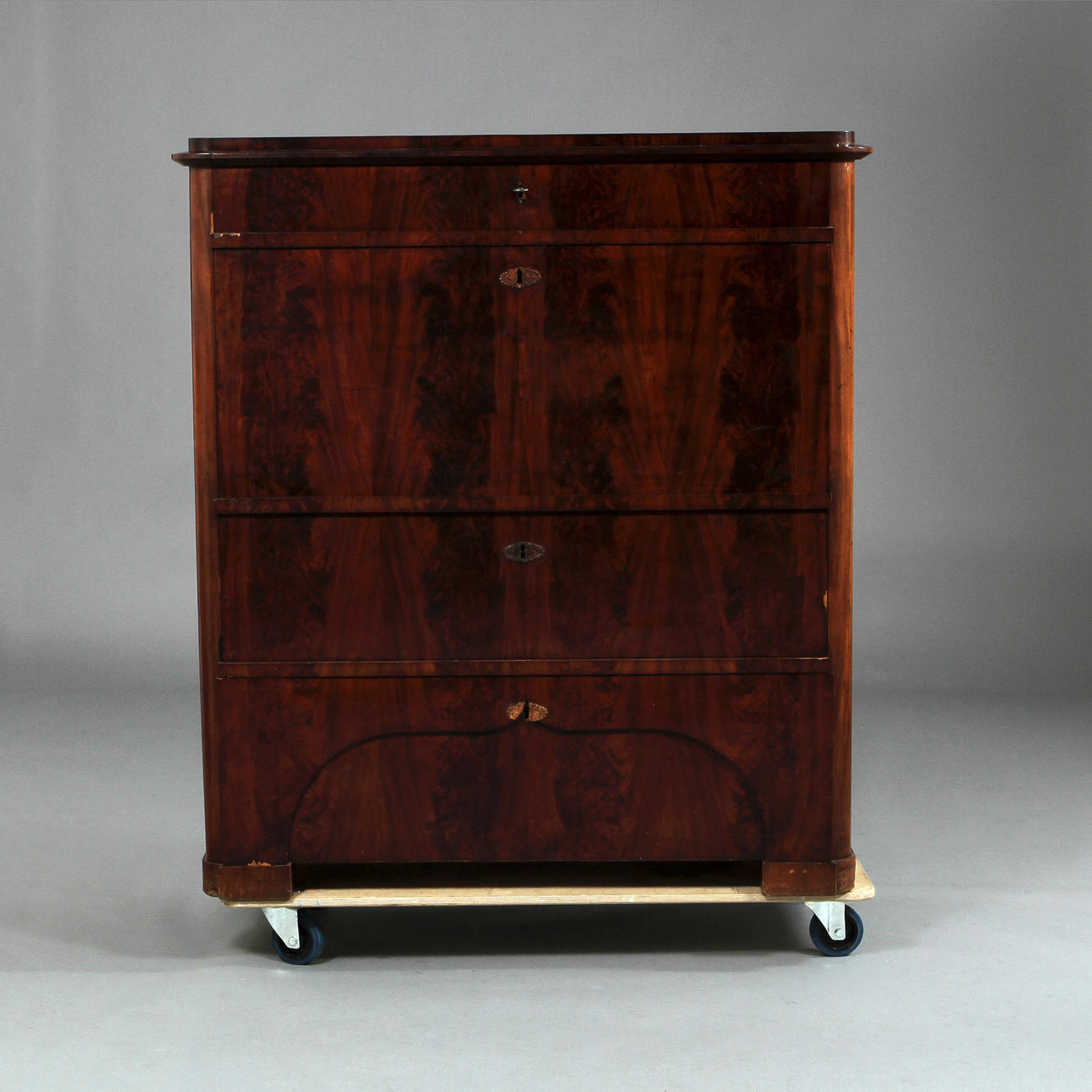 CHIFFONIER, 1800-talets mitt.