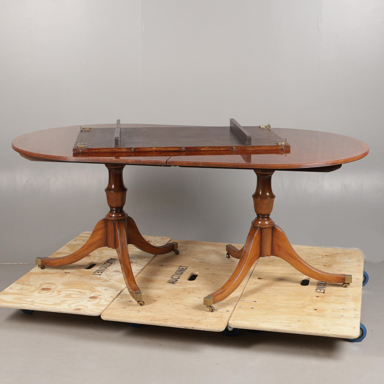 A GEORGE III STYLE YEW WOOD EFFECT D END DINING TABLE.
