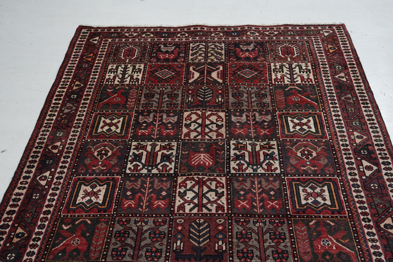 CARPET, Bakhtiar, Isfahan, Persia.