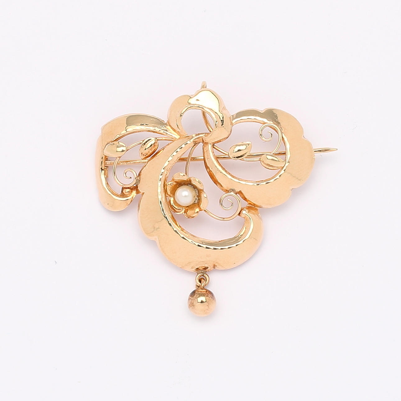 BROSCH, 18K guld med pärla. Total vikt ca 3,2 g.