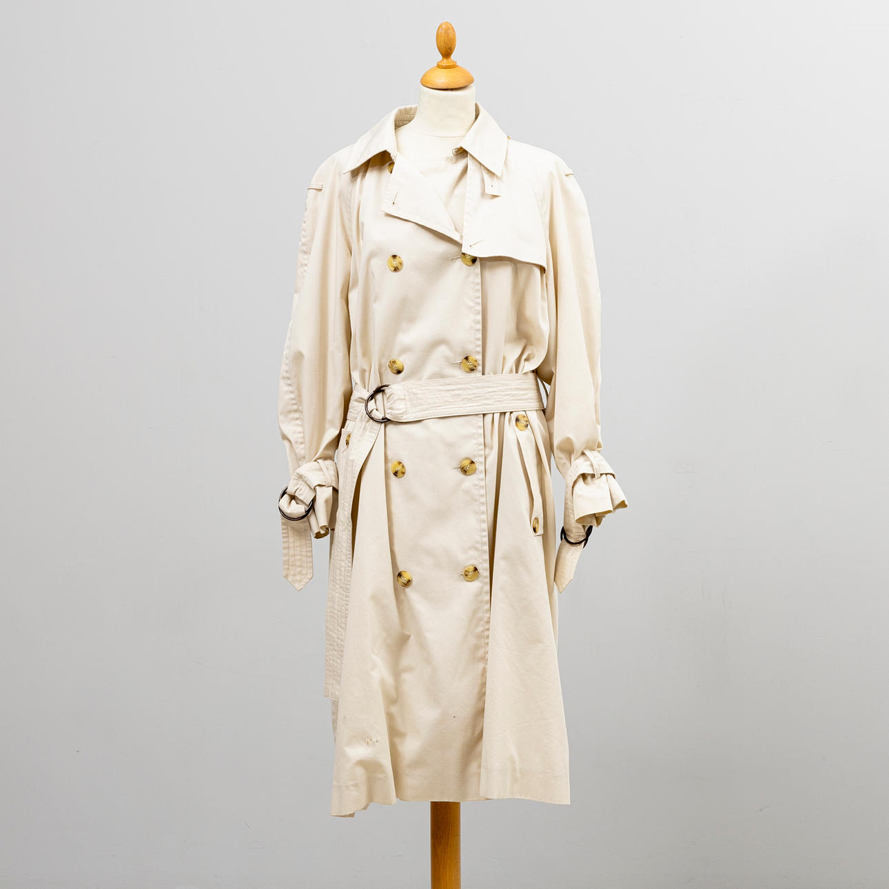 CELINE. Trench coat, size equivalent to small 36.