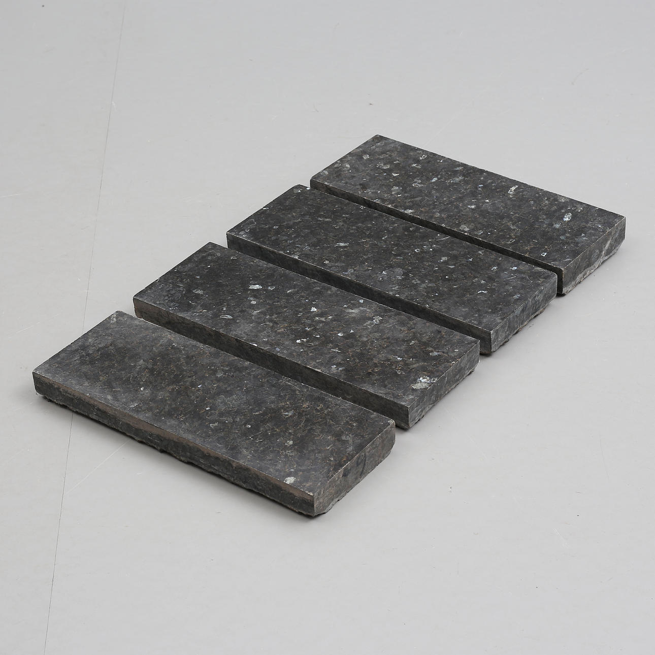 STENPLATTOR, 4 st svarta, 48 x 18 cm.