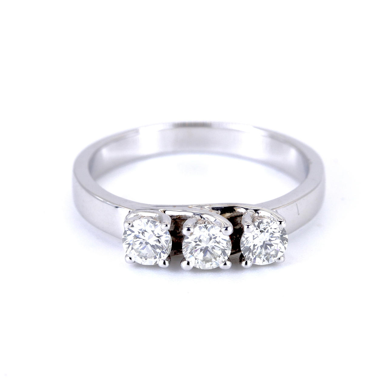 18CT WHITE GOLD TRILOGY DIAMOND SET RING.