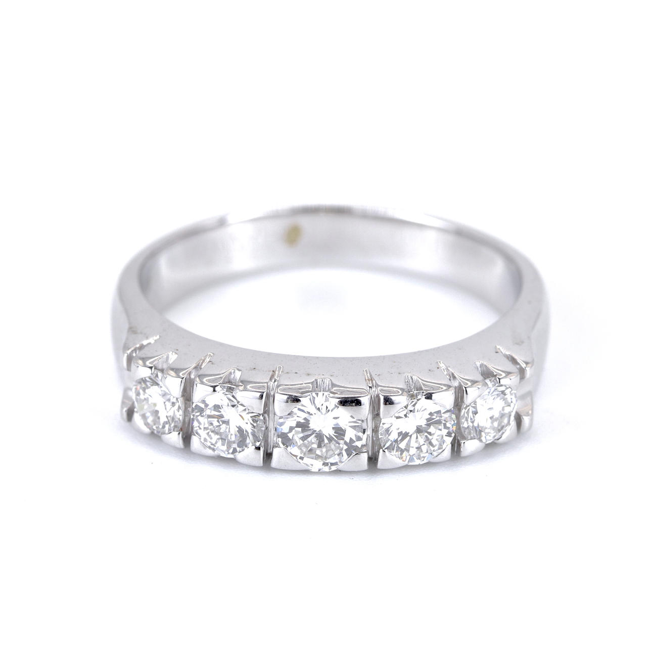 18CT WHITE GOLD DIAMOND SET RING.