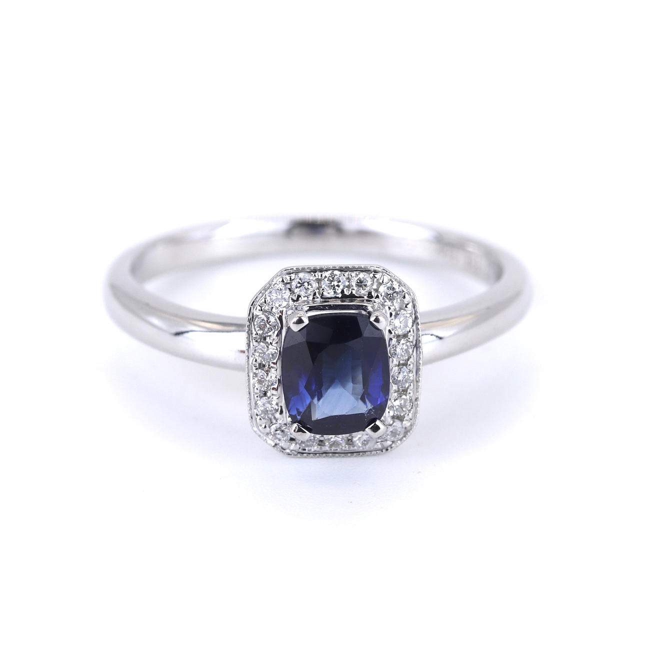 18CT WHITE GOLD SAPPHIRE & DIAMOND SET RING.