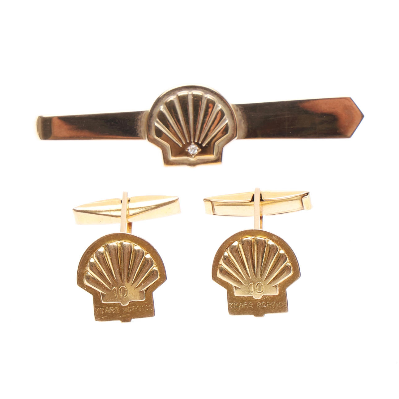 SHELL PETROLEUM 9CT GOLD TIE PIN AND A PAIR OF YELLOW METAL CUFFLINKS ...