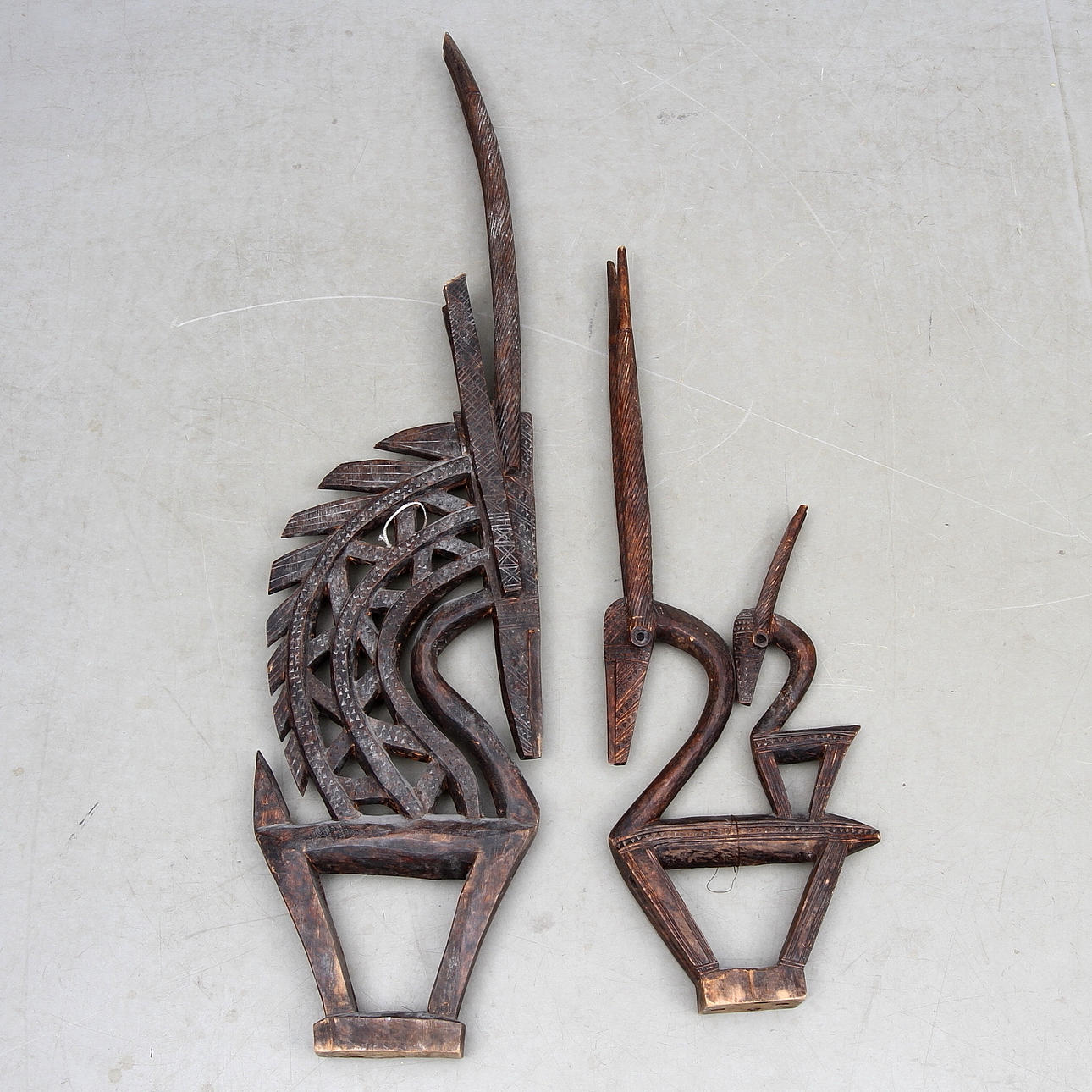 SKULPTURER, 2 st, skuret trä, inköpta i Mali 1960-tal.