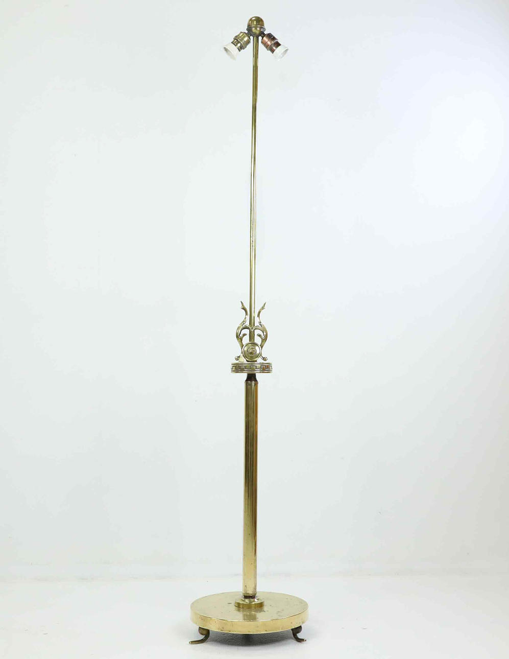 A brass floor lamp, 20th century.