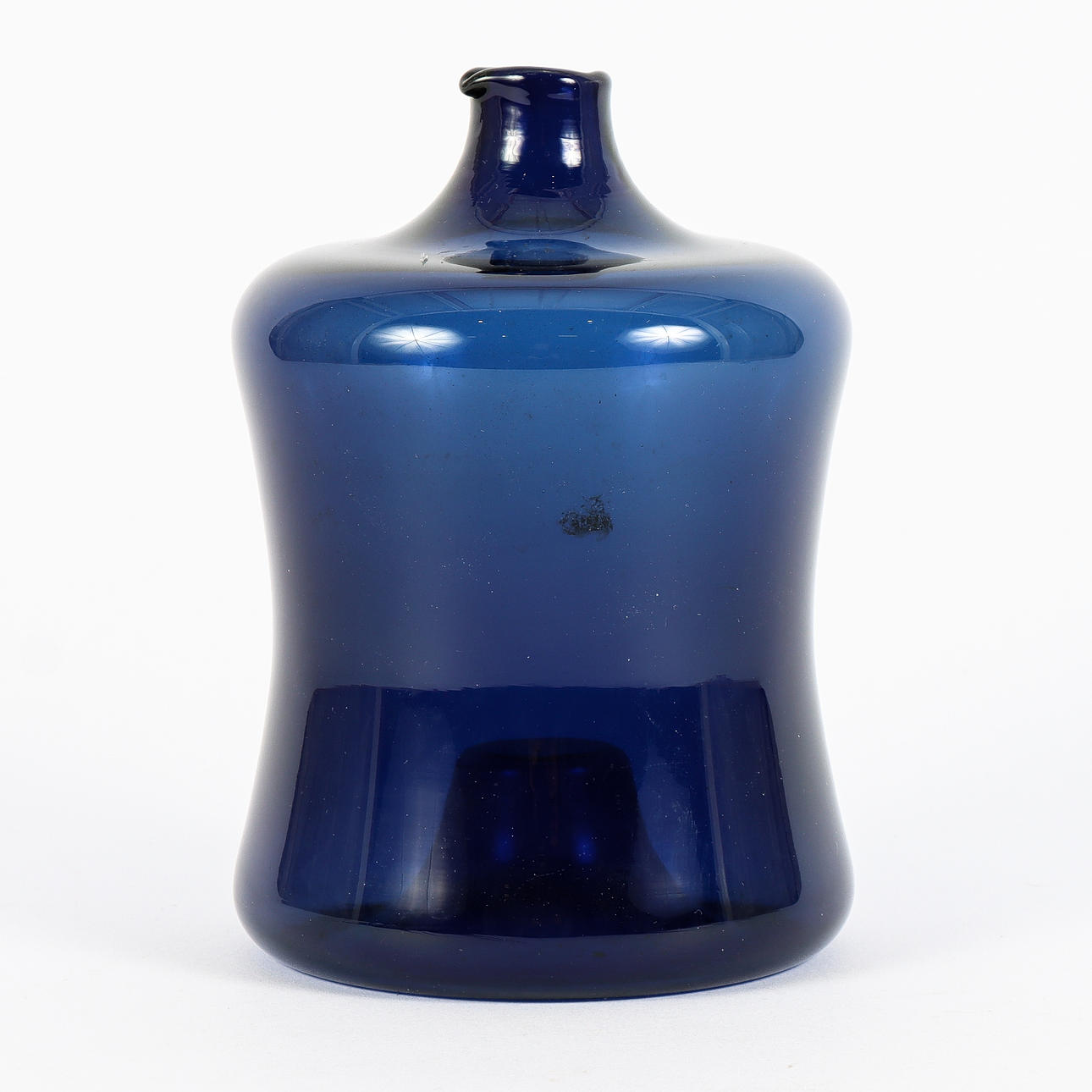TIMO SARPANEVA. Bottle, model 2509, Iittala 1960 - 1964, signed 
