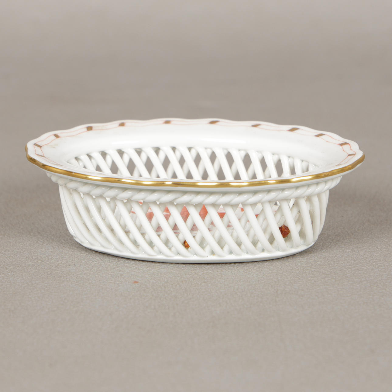 A HEREND HUNGARY PORCELAIN BASKET.