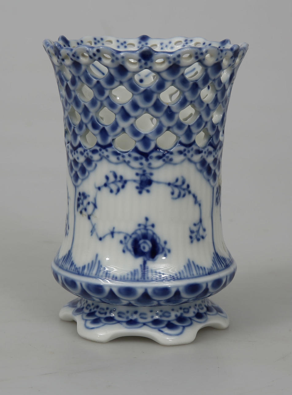 VAS, porslin, "Musselmalet", helblond, Kunglig Dansk.