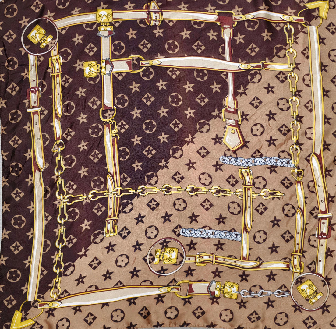 CARRÉ SCARF WITH CHAINS.