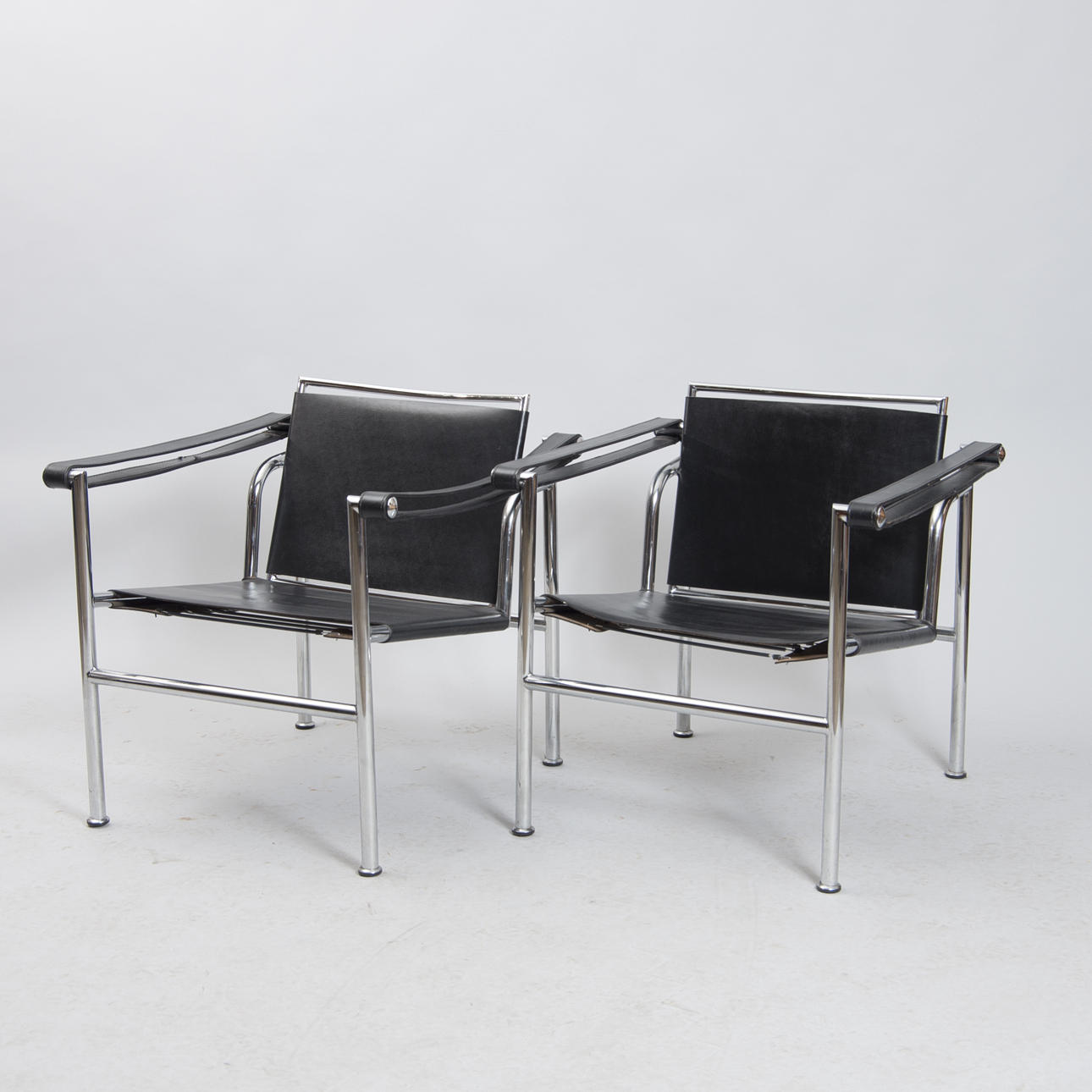 FÅTÖLJER, 1 par, "LC-1", efter Le Corbusier.