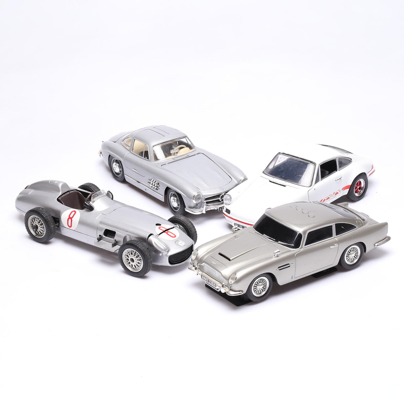 LEKSAKER, bilar, 4 st, bl.a. Burago.