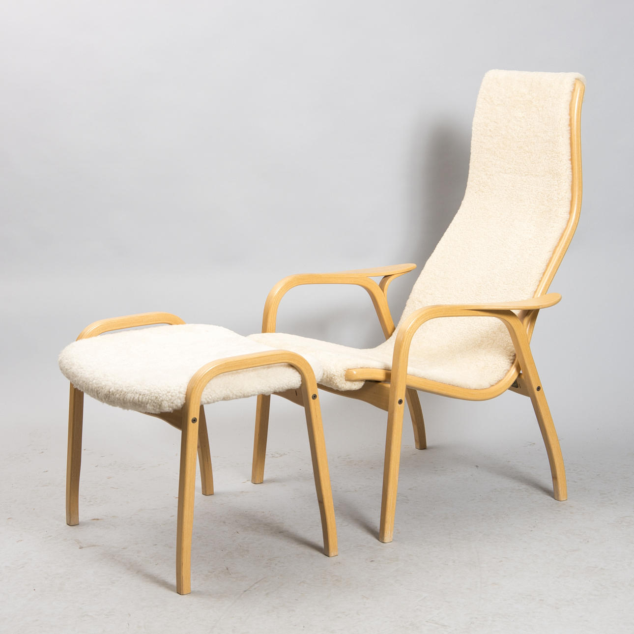 FÅTÖLJ MED FOTPALL, "Lamino". Swedese, design Yngve Ekström.