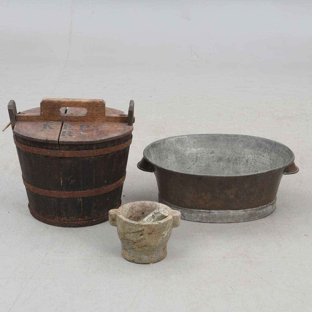 BRUKSFÖREMÅL, kagge,kärl,mortel.