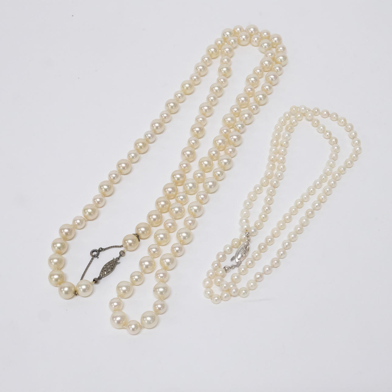 PEARL NECKLACE, TWO PIECES, CLASP IN SILVER.