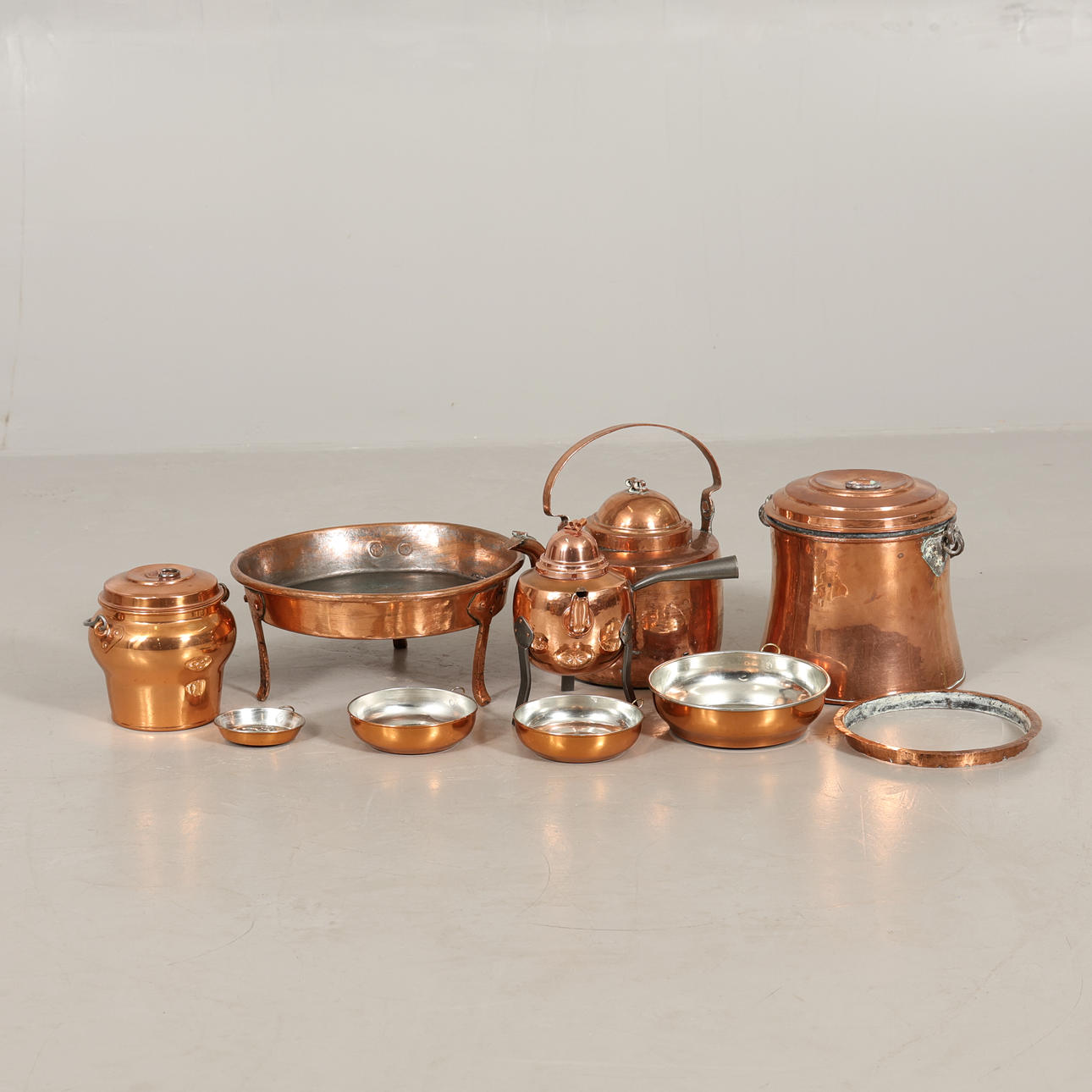 COPPER OBJECTS 9 pieces.