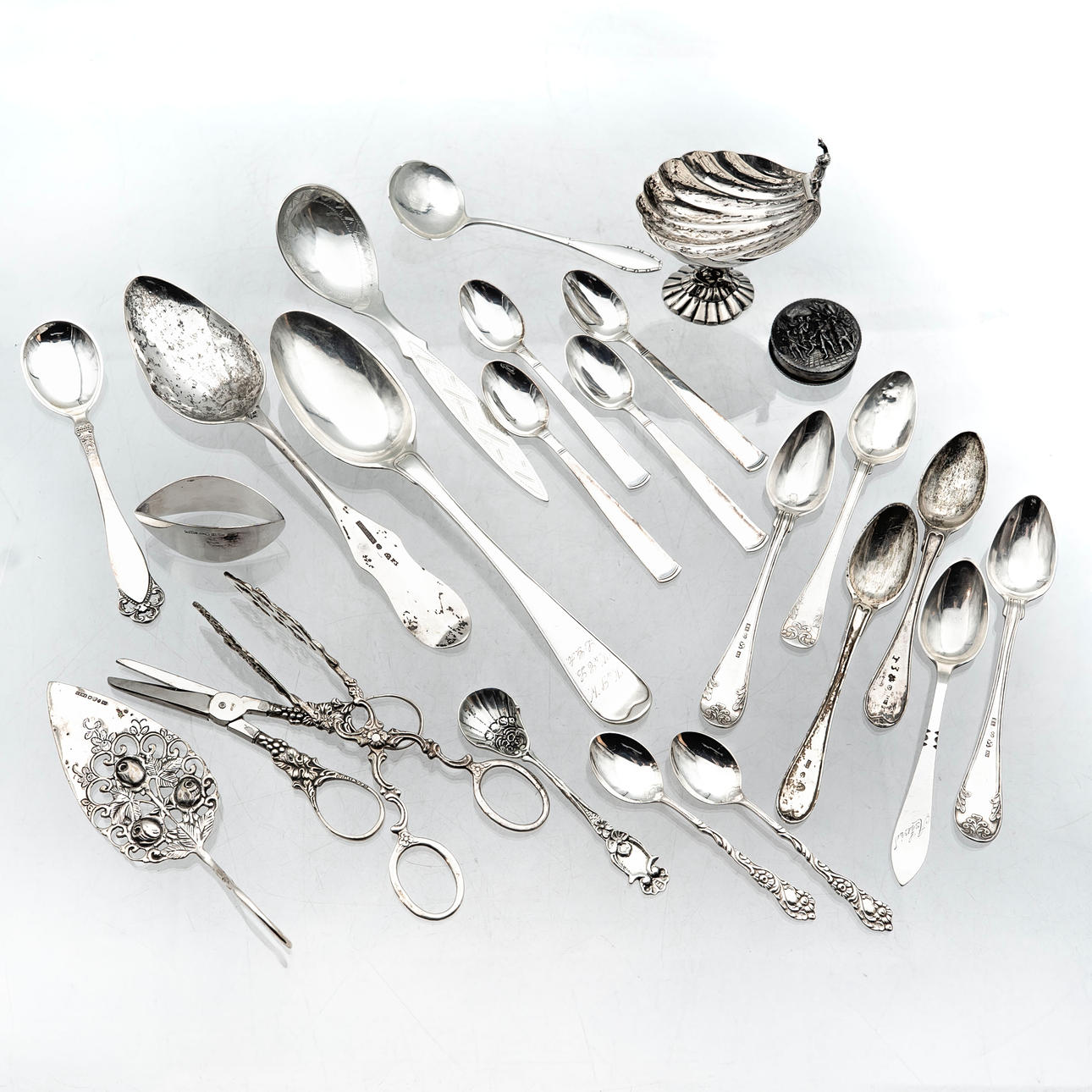 SAMLING SILVERFÖREMÅL. 1900-tal (24st).