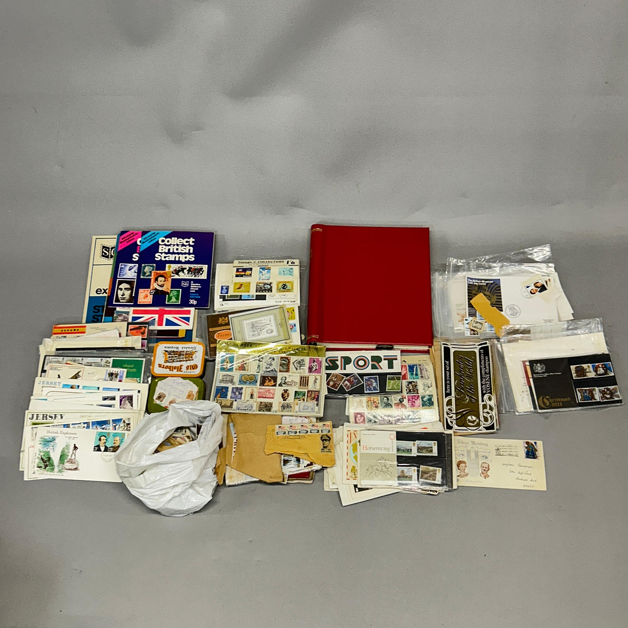 A QUANTITY OF MIXED STAMPS ETC.