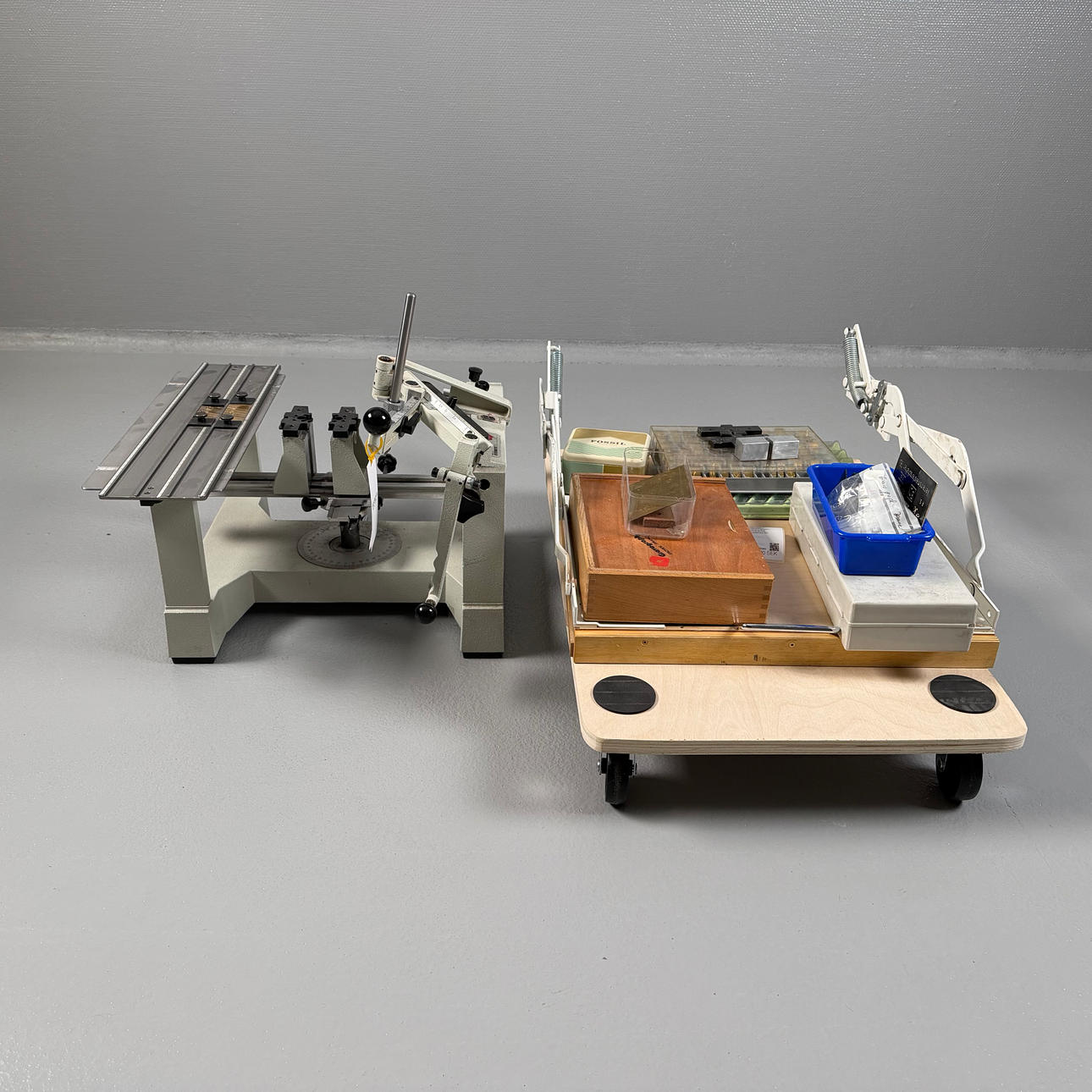 ENGRAVING MACHINE, Troyes, model Gravograph, France, dated 86.