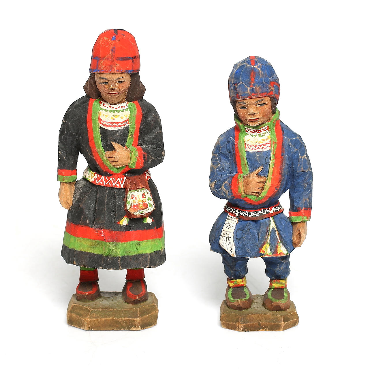 TORBORG LINDBERG KARLSSON. samepar, snidat trä, monogramsignerade TL.