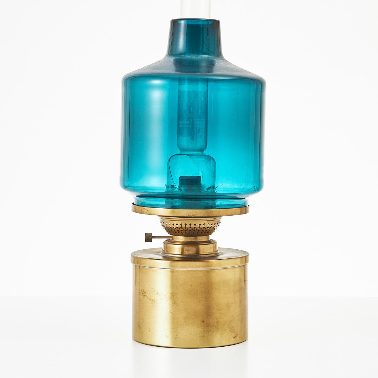 HANS-AGNE JAKOBSSON. A chandelier, Table kerosene lamp, Model 'L47 ...