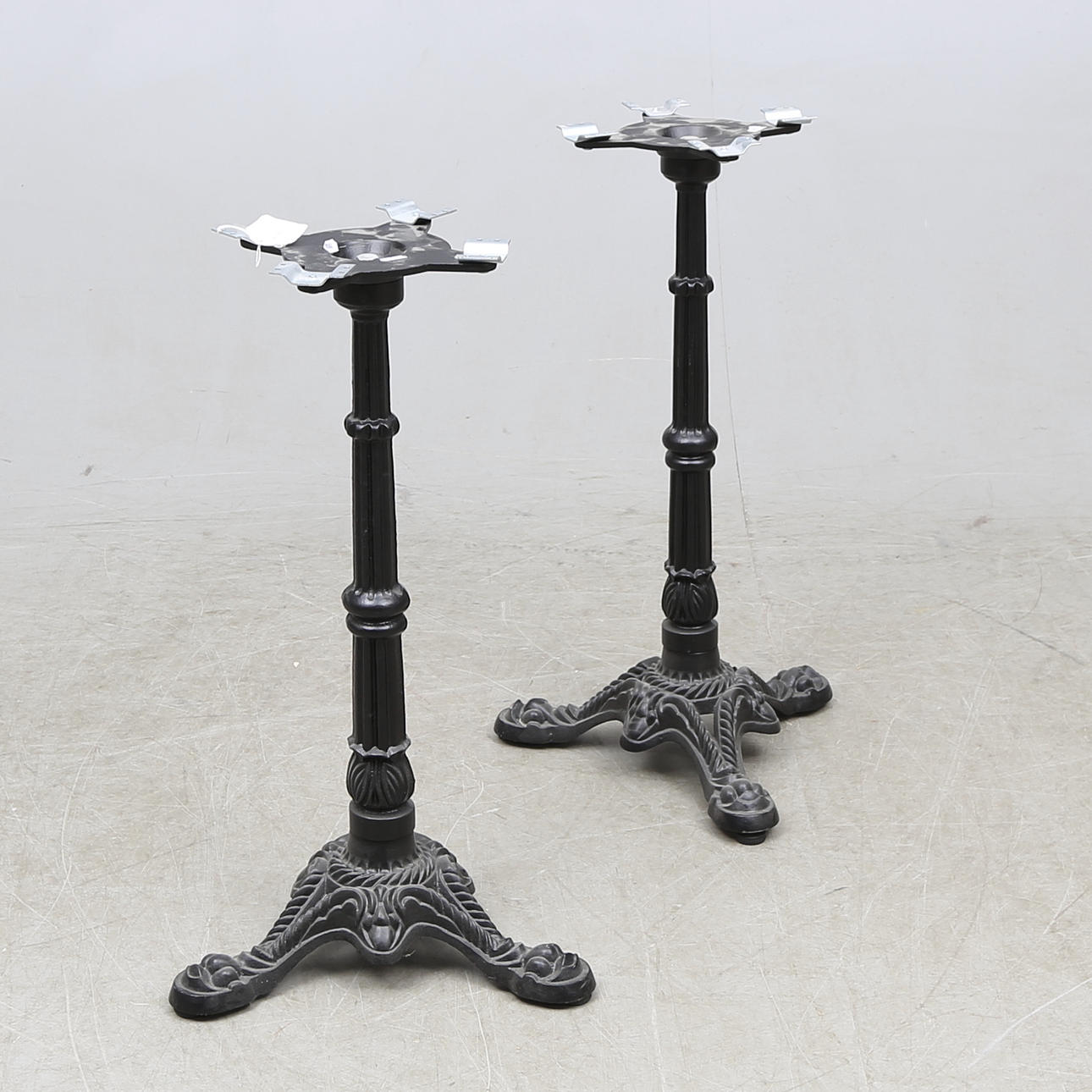 PELARFÖTTER, till cafébord, ett par, 1900/2000-tal.