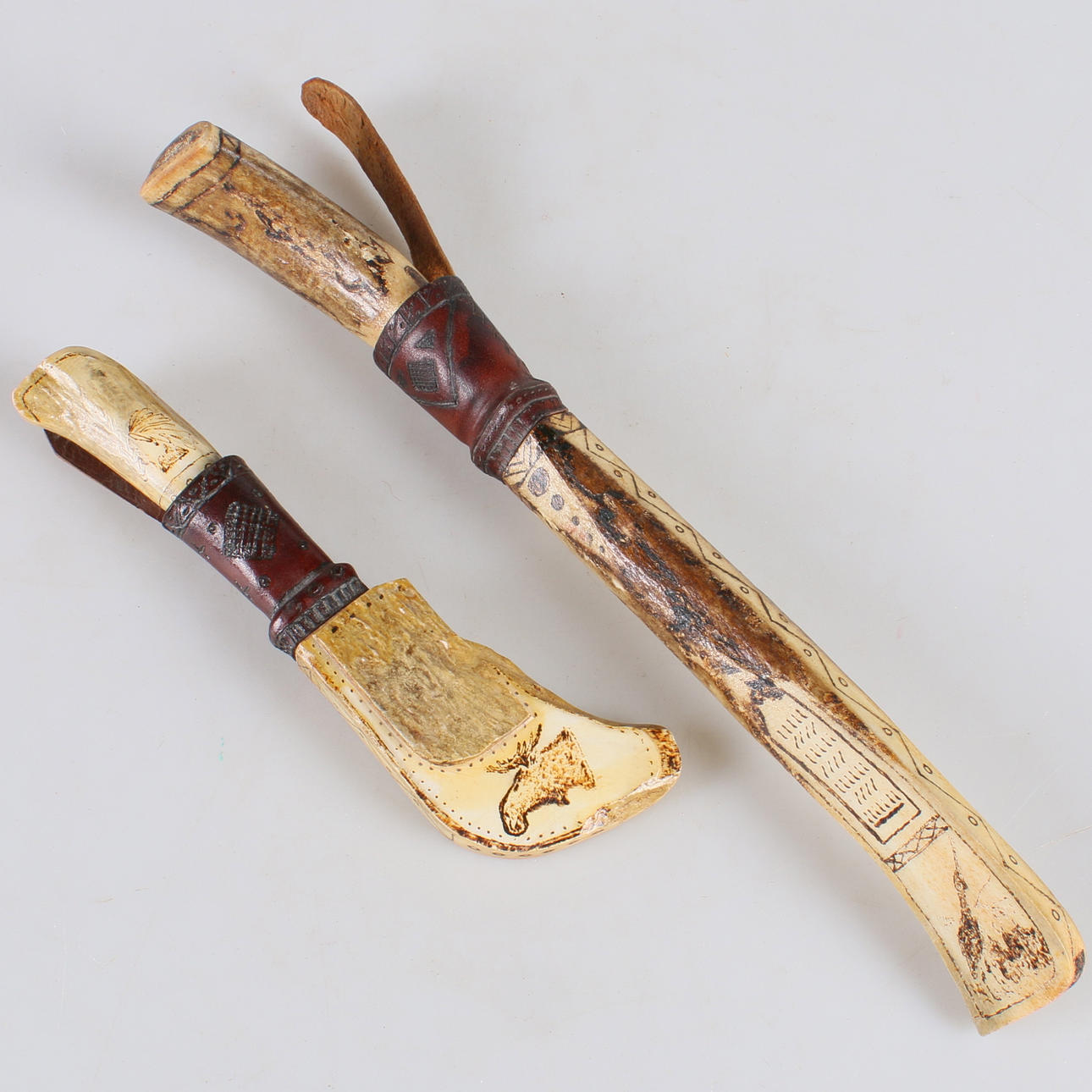 SAMEKNIVAR, 2 st. Erik Frost samt KJ Eriksson, Mora.